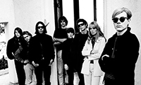 Энди был первым продюсером культовой рок-группы The Velvet Underground Энди был первым продюсером культовой рок-группы The Velvet Underground