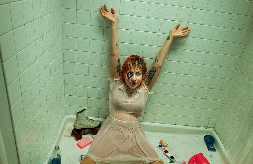 Lady Gaga ─ Harlequin: доступно издание с альтернативной обложкой